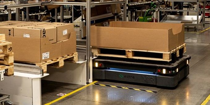 A MiR500 Robot Lowers Transport Costs at Schneider Electric