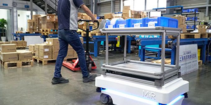 Increase Manufacturing Efficiency with MiR Robots | AHS